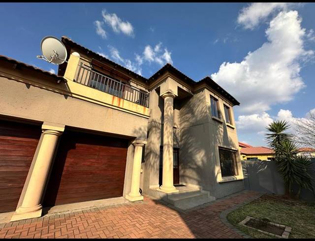 3 BEDROOM HOUSE FOR SALE IN THATCHFIELD